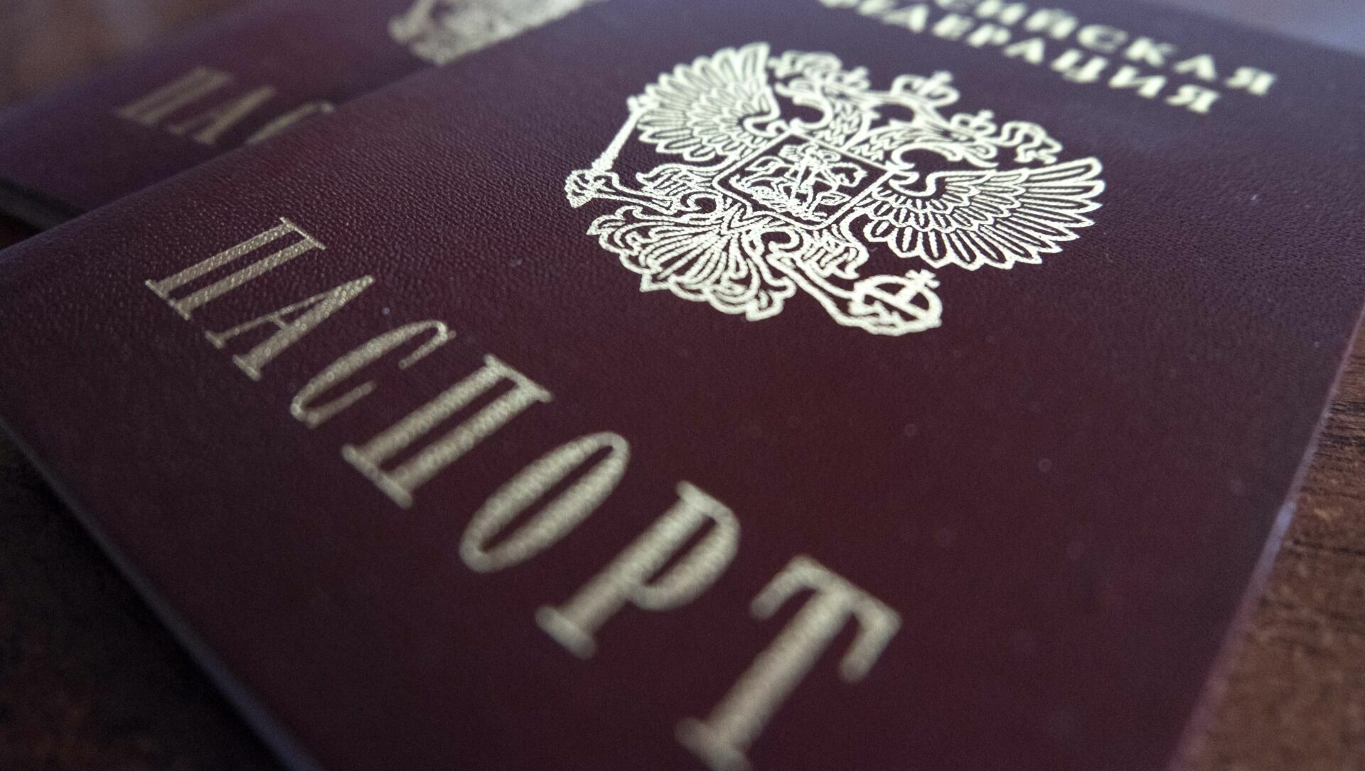 Тюменец сделал фото на паспорт с дуршлагом на голове, но документ не выдали