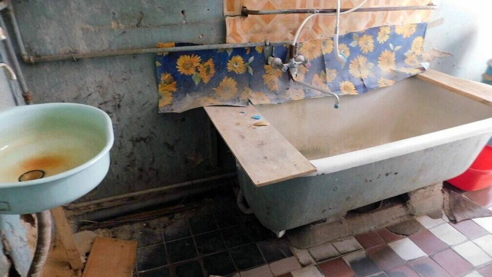 Тюменский вуз ответил на жалобы студентов, живущих в разваливающемся общежитии
