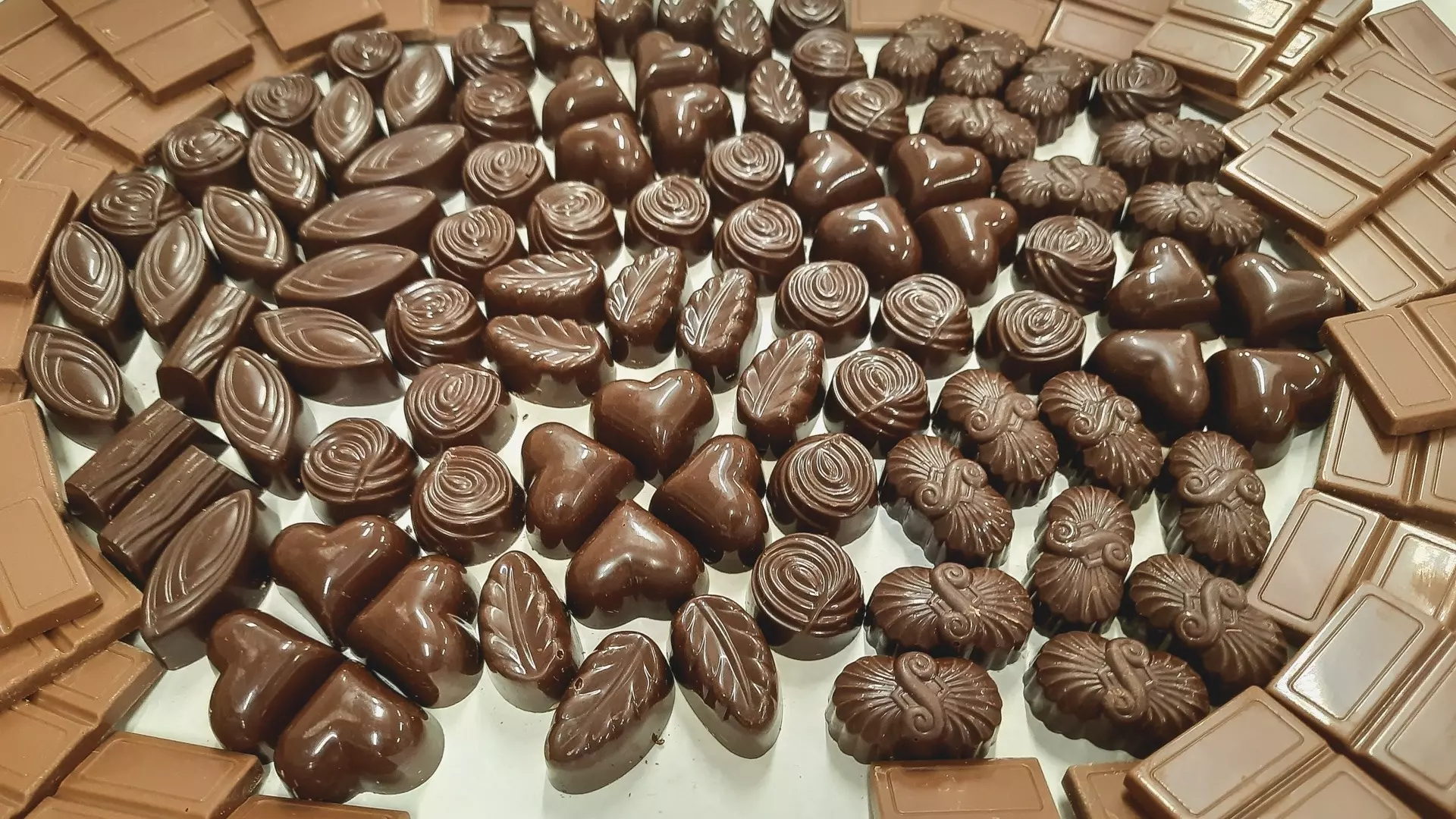 Эксперт рассказал тюменцам, как справиться с осенней тоской с помощью шоколада
