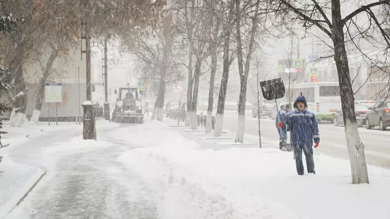 Жителей Тюменской области предупредили о сильных снегопадах и ветре до 22 м/с