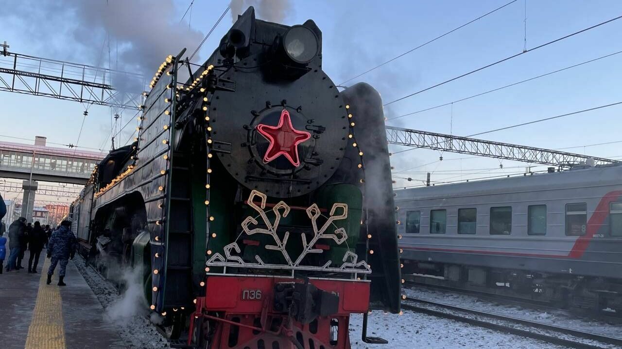 Дед Мороз впервые приехал в Тюмень на поезде
