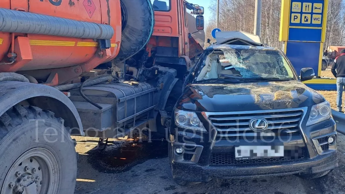В аварии на трассе Тюмень — Ханты-Мансийск пострадали два человека