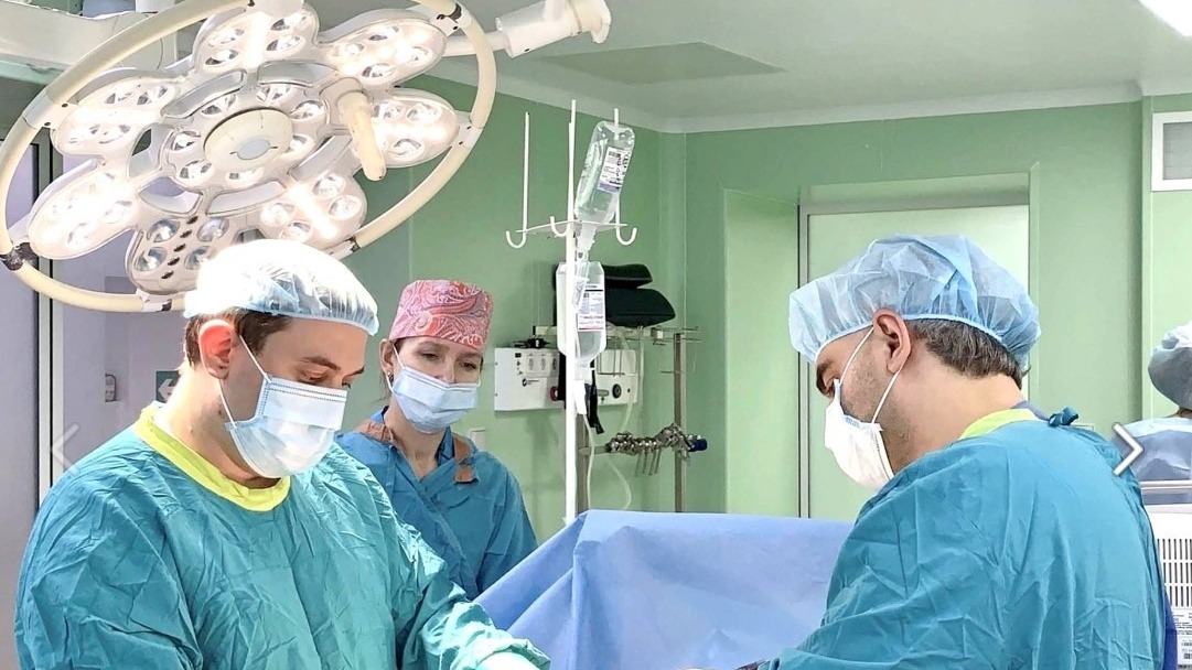 Тобольские врачи спасли тюменца, истекающего кровью