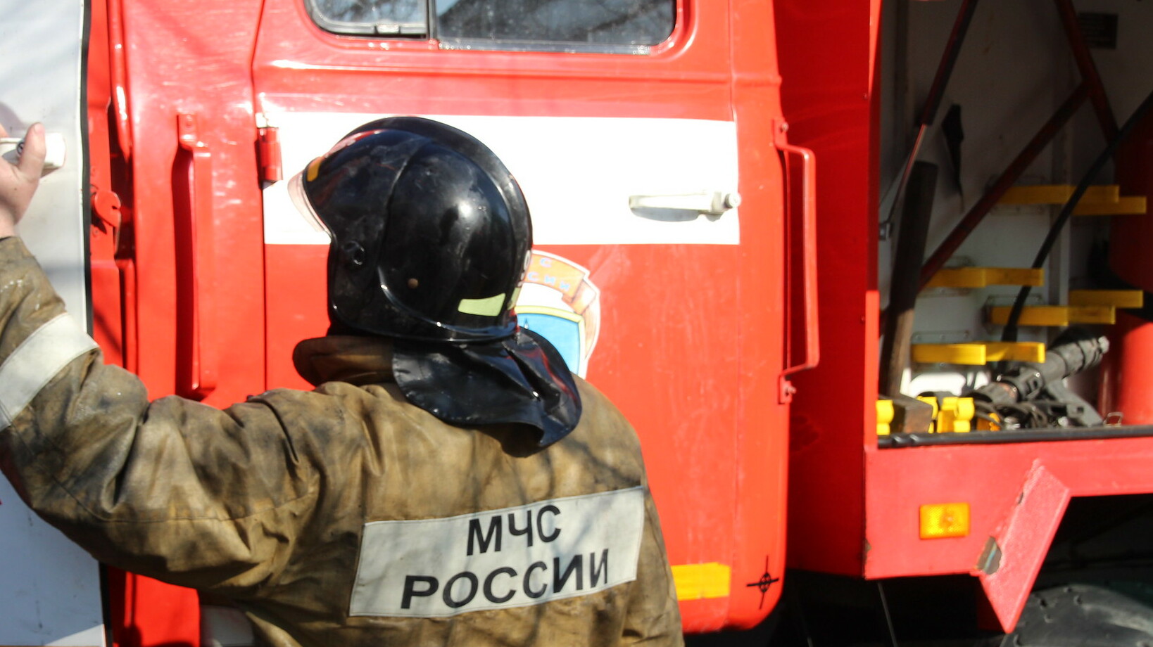 Пожарная техника съехалась к рынку «Михайловскому» в Тюмени