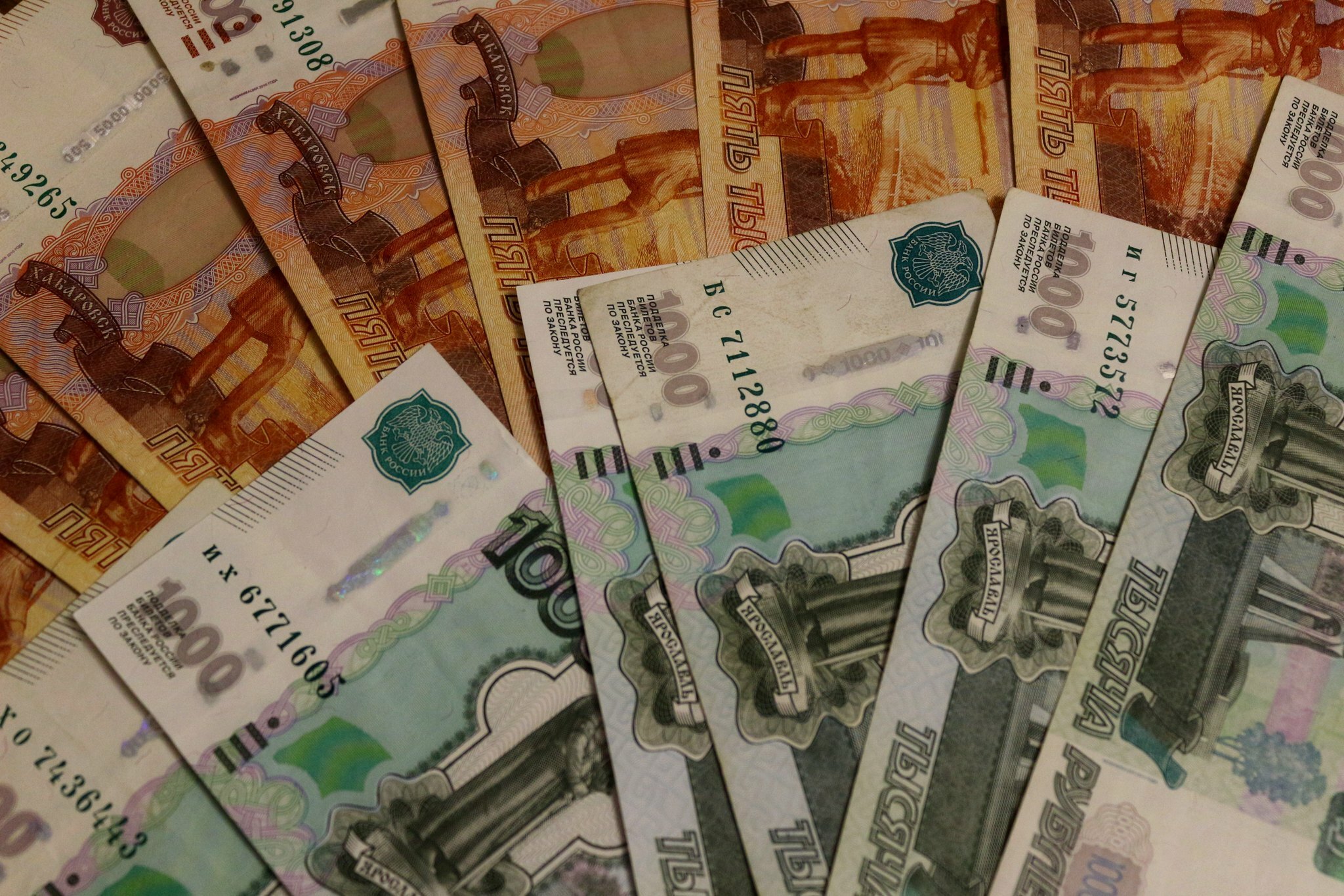 Одно из тюменских предприятий задолжало сотрудникам почти миллион рублей