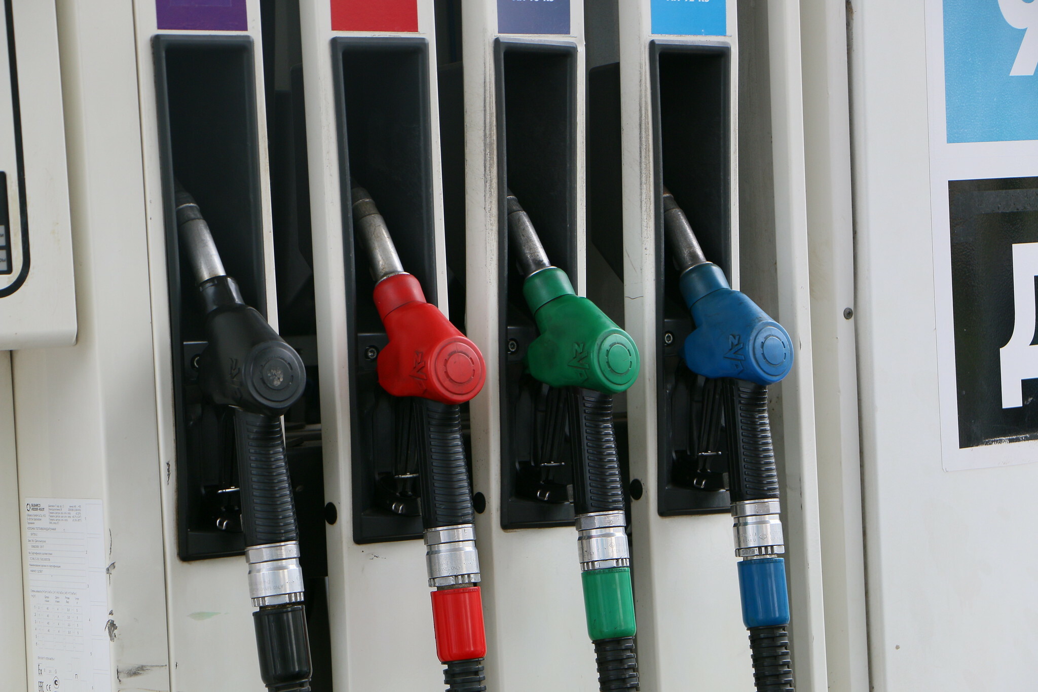 Недолив бензина на АЗС выше нормы почти в три раза