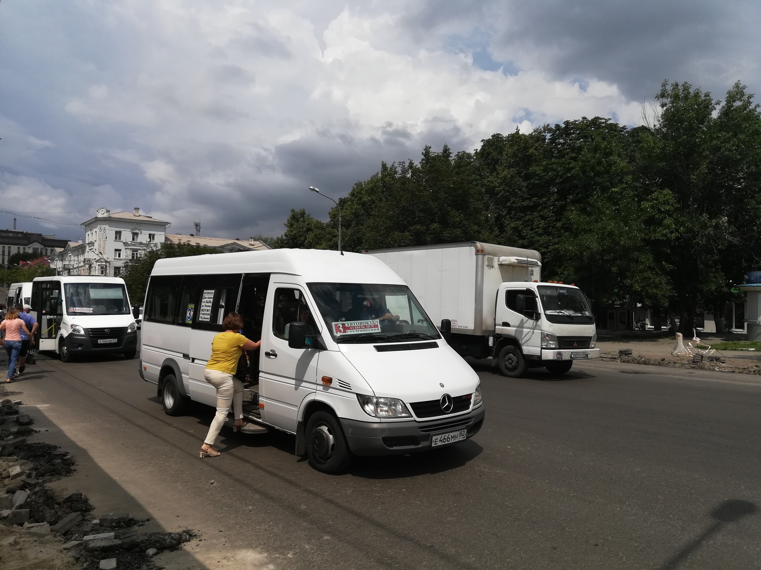 На трассе Тюмень-Омск задержали водителя пассажирского автобуса без прав