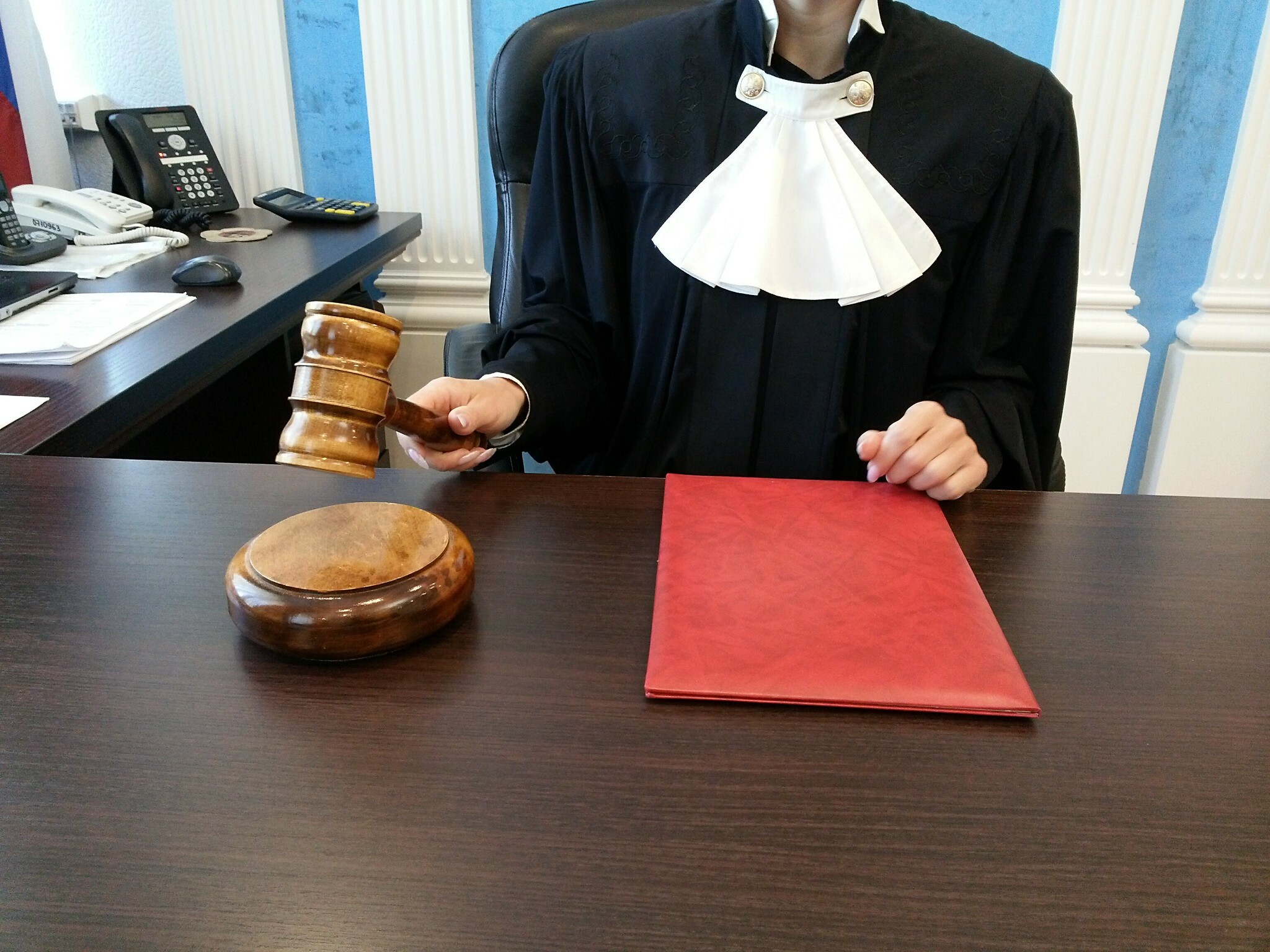 В Тобольске суд по требованию прокуратуры оштрафовал чиновницу